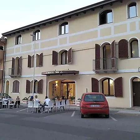 '904 Hotel 3*